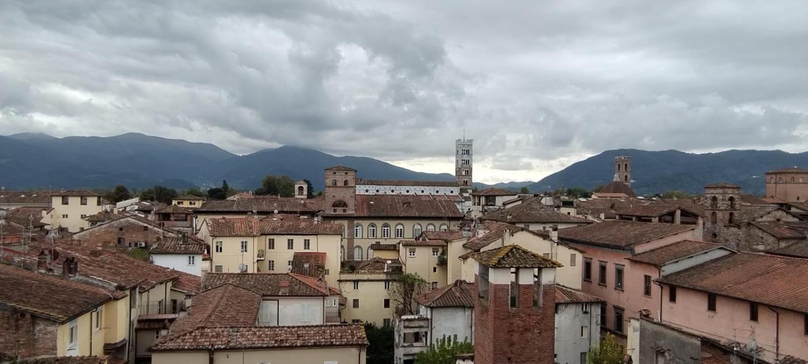 Appartamento Viale Puccini - Free Gated Parking - 3 Minutes From Center Lucques Extérieur photo